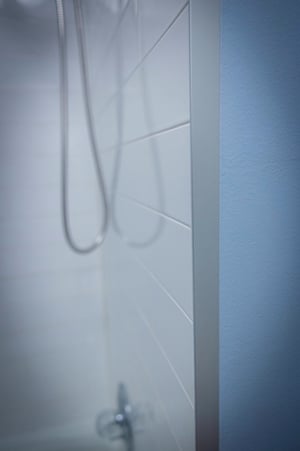 Six3Tile_ShowerSurround4x16White_OutsideEdgeOverExistingTile