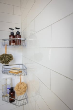 Six3Tile_TubSurround4x16SubwayWhite_LifestyleShelving